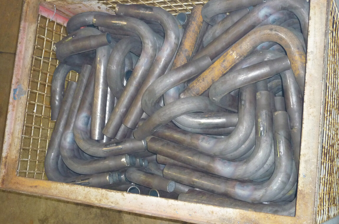 Gebogene Rohre mit Reduzierung aus Werkstoff 16Mo3