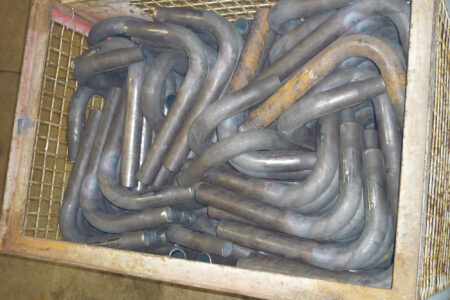 Gebogene Rohre mit Reduzierung aus Werkstoff 16Mo3