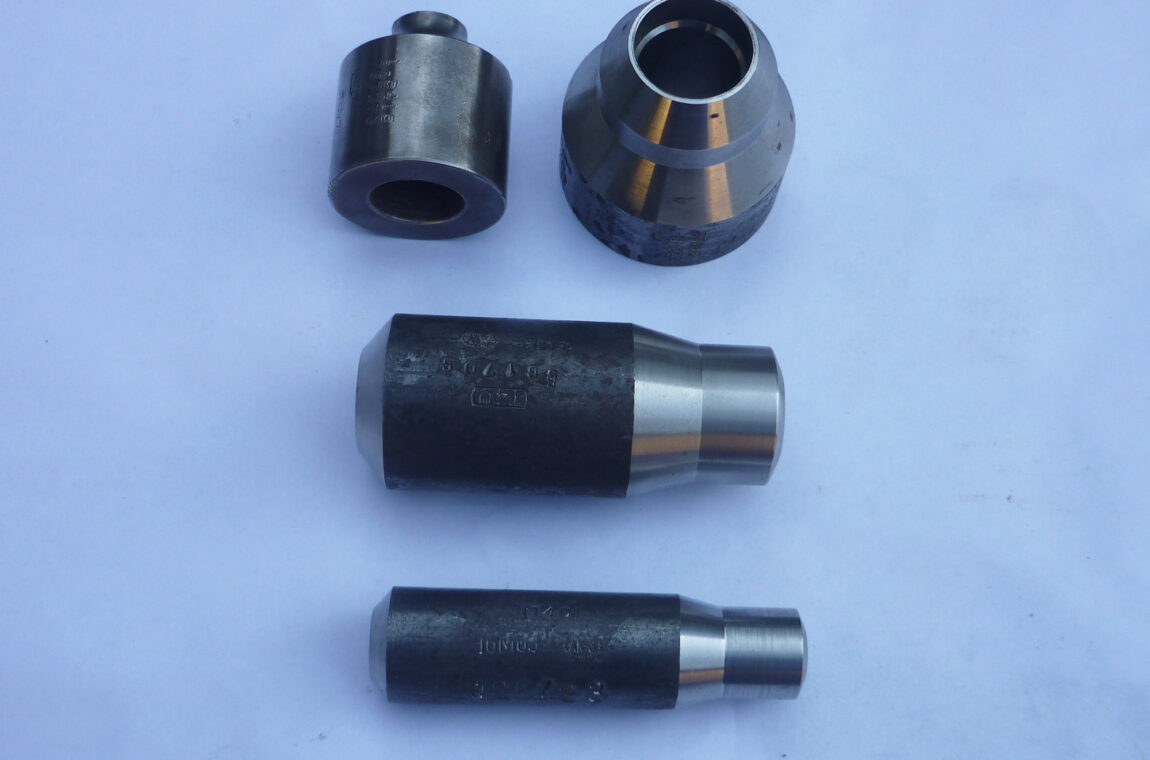 Stutzen- aus Werkstoff 16Mo3 und 10CrMo9 10